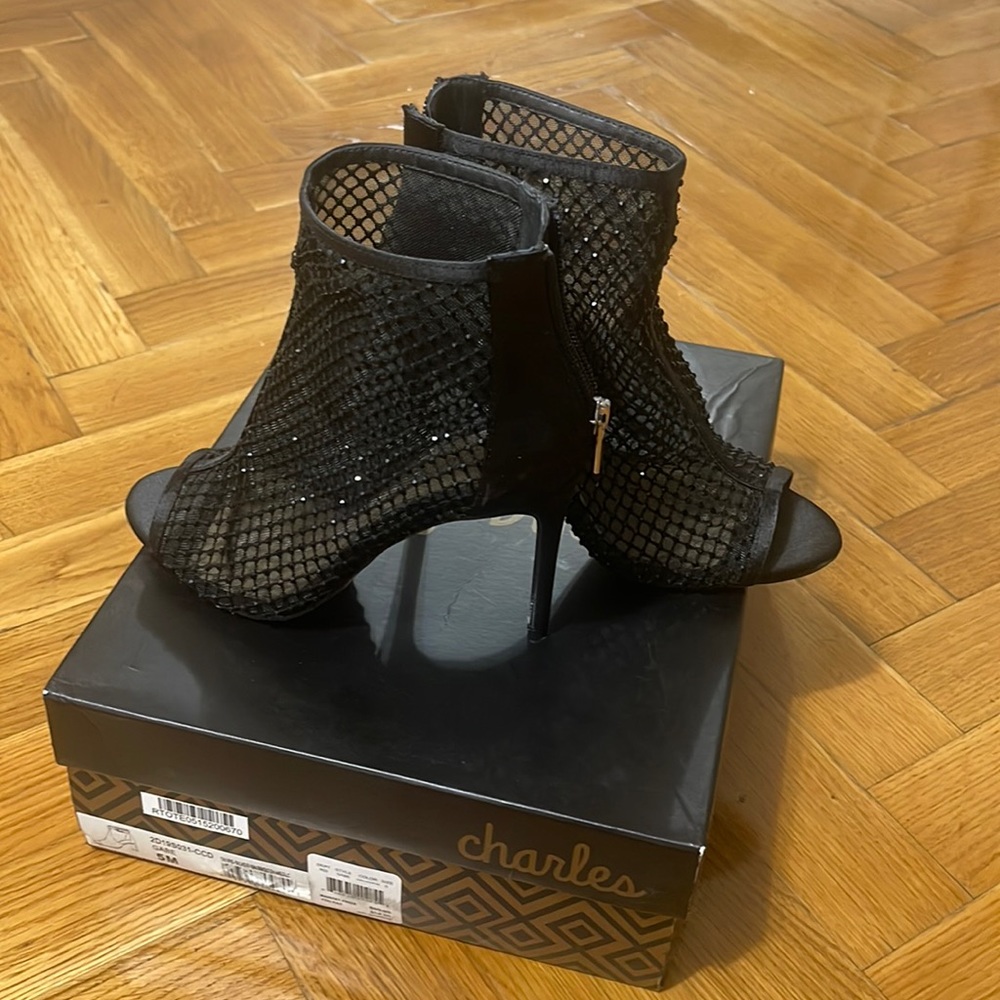 Stunning sandal size 5 worn a few times